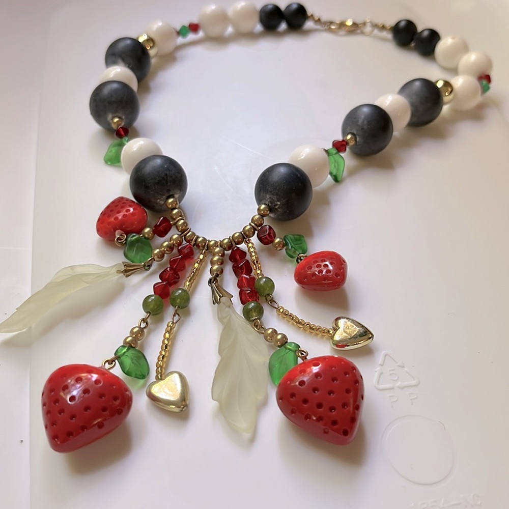 Black & White Bead Strawberry Necklace💥3for$25
